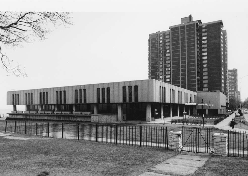 Sullivan Center on Sheridan Road, Mundelein's college library