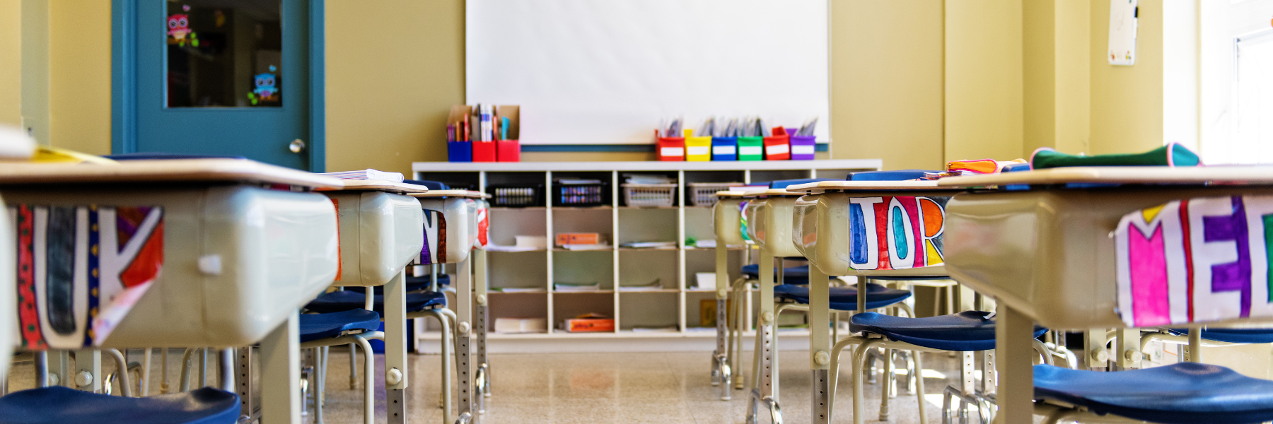 Elementary school history classroom, desks facing the whiteboard