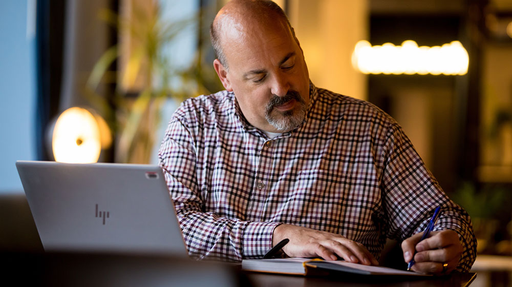 Veteran, Russell Bright, a Loyola University Chicago student, participates in a Loyola University Chicago online class.